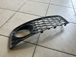 bontott AUDI A4 B6 Bal Ködlámpa Rács