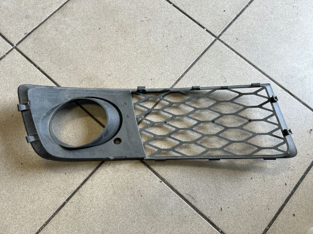 bontott AUDI A4 B6 Bal Ködlámpa Rács