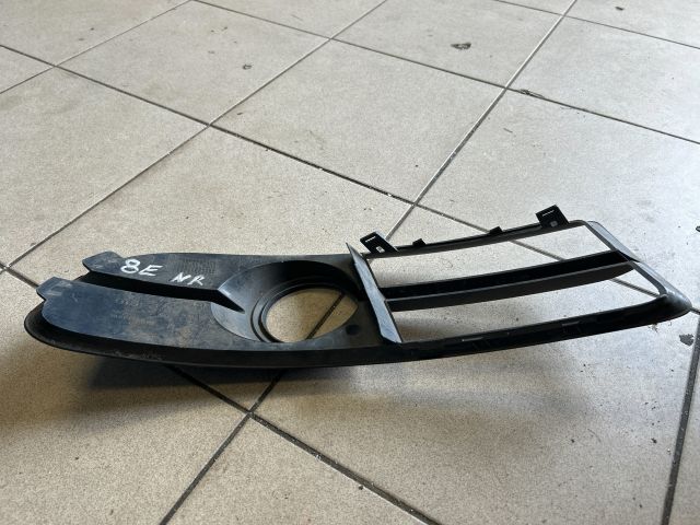 bontott AUDI A4 B6 Bal Ködlámpa Rács