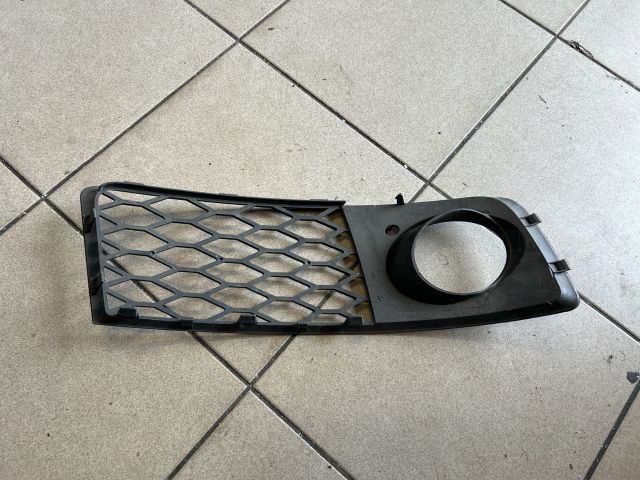 bontott AUDI A4 B6 Bal Ködlámpa Rács