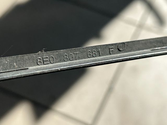 bontott AUDI A4 B6 Bal Ködlámpa Rács