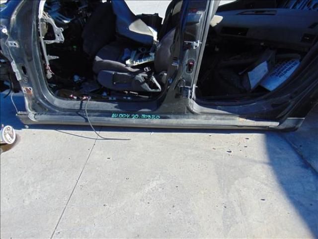 bontott AUDI A4 B6 Bal Küszöb