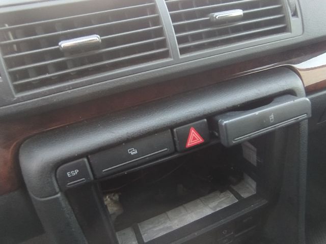 bontott AUDI A4 B6 Bal Napellenző