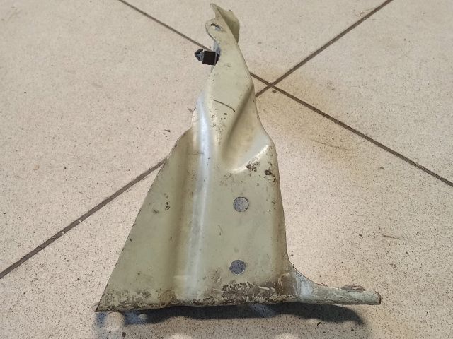 bontott AUDI A4 B6 Bal Sárvédő Oldaltartó