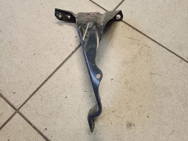 bontott AUDI A4 B6 Bal Sárvédő Oldaltartó