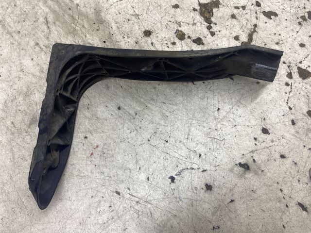 bontott AUDI A4 B6 Bal Sárvédő Oldaltartó