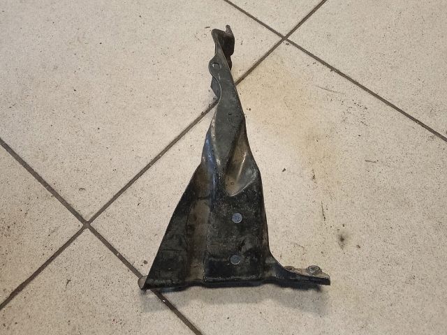 bontott AUDI A4 B6 Bal Sárvédő Oldaltartó