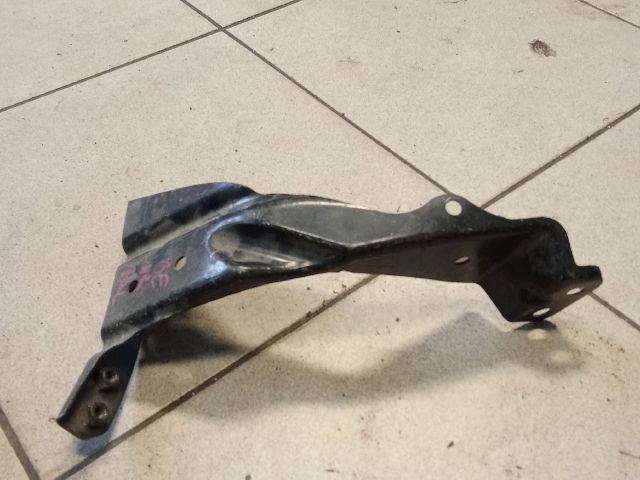 bontott AUDI A4 B6 Bal Sárvédő Oldaltartó