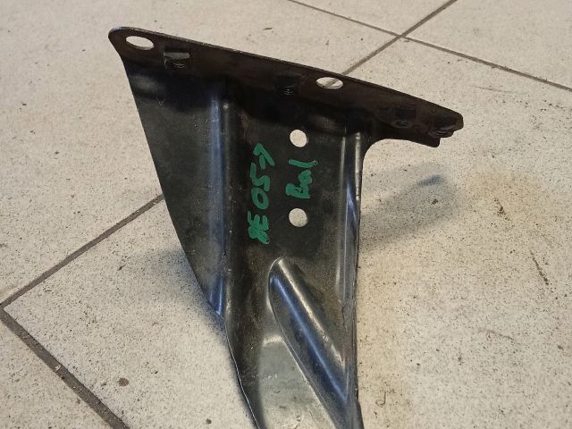 bontott AUDI A4 B6 Bal Sárvédő Oldaltartó