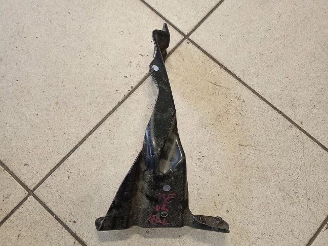 bontott AUDI A4 B6 Bal Sárvédő Oldaltartó