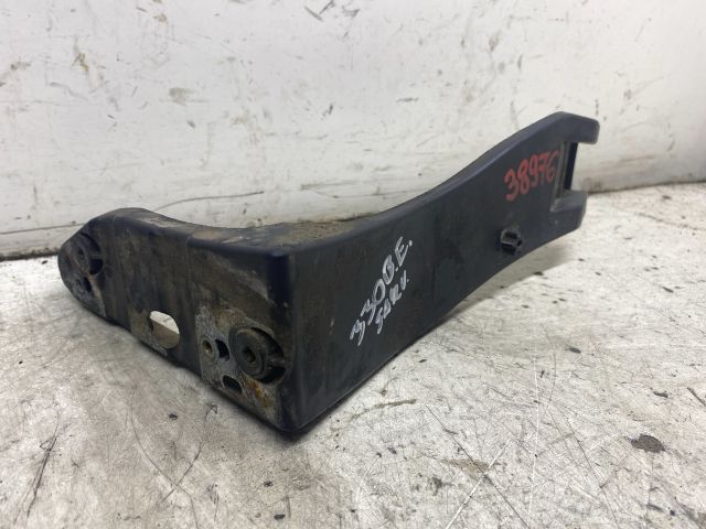 bontott AUDI A4 B6 Bal Sárvédő Oldaltartó