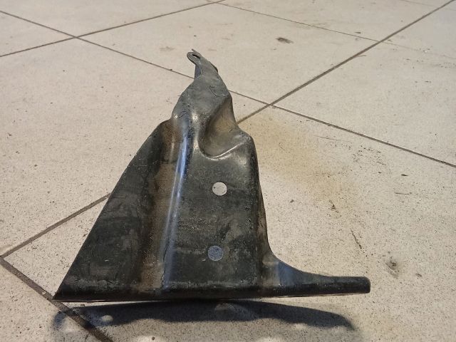 bontott AUDI A4 B6 Bal Sárvédő Oldaltartó