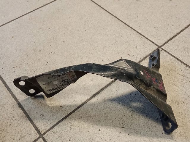 bontott AUDI A4 B6 Bal Sárvédő Oldaltartó