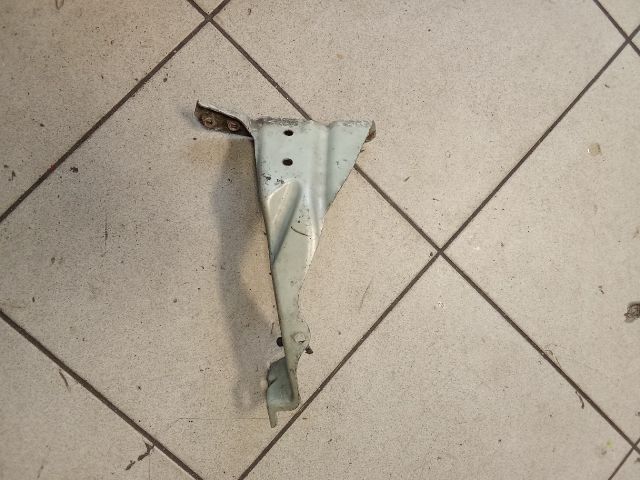 bontott AUDI A4 B6 Bal Sárvédő Oldaltartó