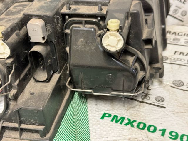 bontott AUDI A4 B6 Bal Xenon Fényszóró