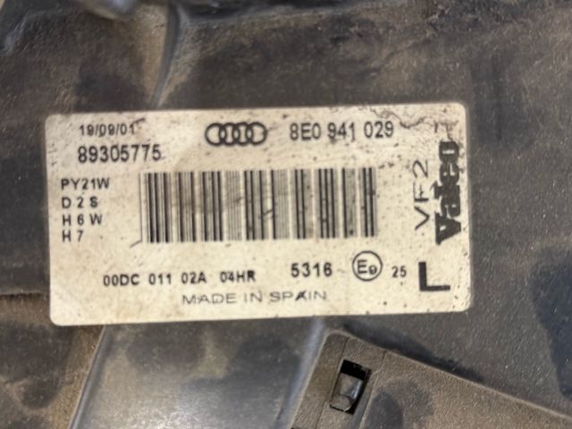 bontott AUDI A4 B6 Bal Xenon Fényszóró