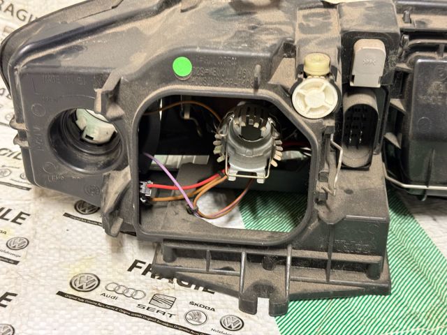 bontott AUDI A4 B6 Bal Xenon Fényszóró