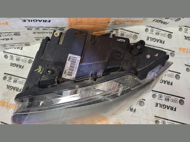 bontott AUDI A4 B6 Bal Xenon Fényszóró