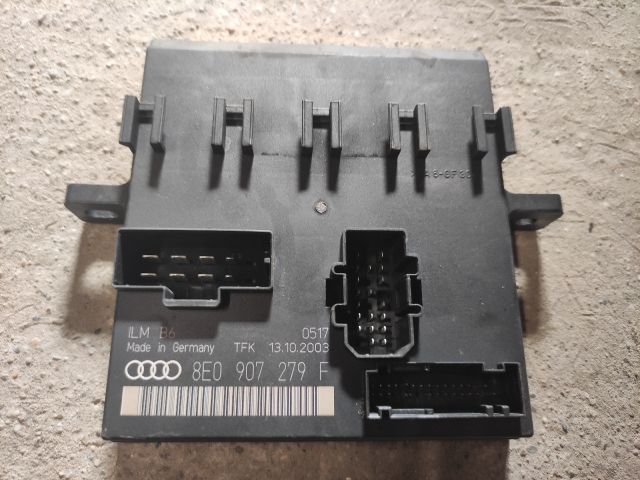 bontott AUDI A4 B6 Biztosítéktábla Motortér