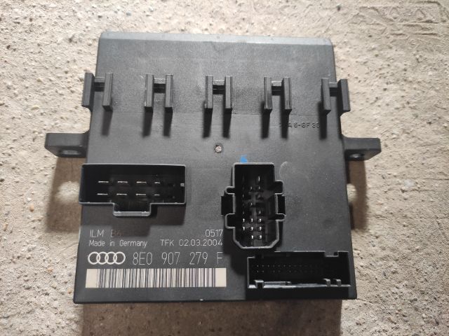 bontott AUDI A4 B6 Biztosítéktábla Motortér