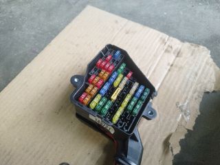 bontott AUDI A4 B6 Biztosítéktábla Utastér