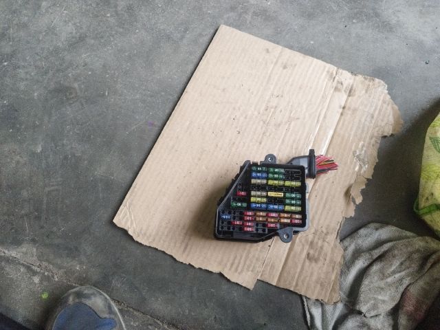 bontott AUDI A4 B6 Biztosítéktábla Utastér