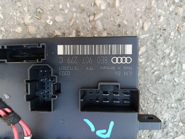 bontott AUDI A4 B6 Biztosítéktábla Utastér