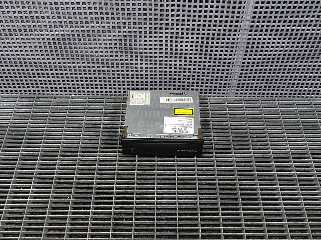 bontott AUDI A4 B6 CD / DVD Tár