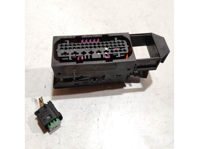 bontott AUDI A4 B6 Csatlakozó