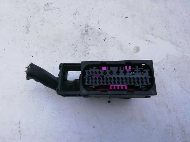 bontott AUDI A4 B6 Csatlakozó