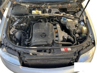 bontott AUDI A4 B6 Csomagtérajtó Jobb Zsanér