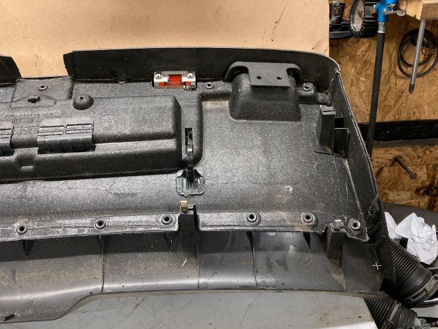 bontott AUDI A4 B6 Csomagtérajtó Kárpit