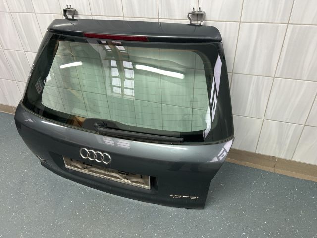 bontott AUDI A4 B6 Csomagtérajtó (Részeivel)