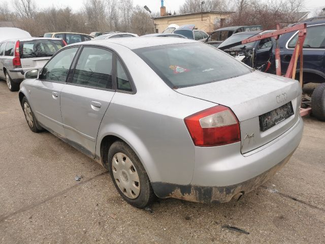 bontott AUDI A4 B6 Csomagtérajtó (Részeivel)