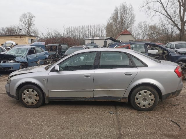 bontott AUDI A4 B6 Csomagtérajtó (Részeivel)