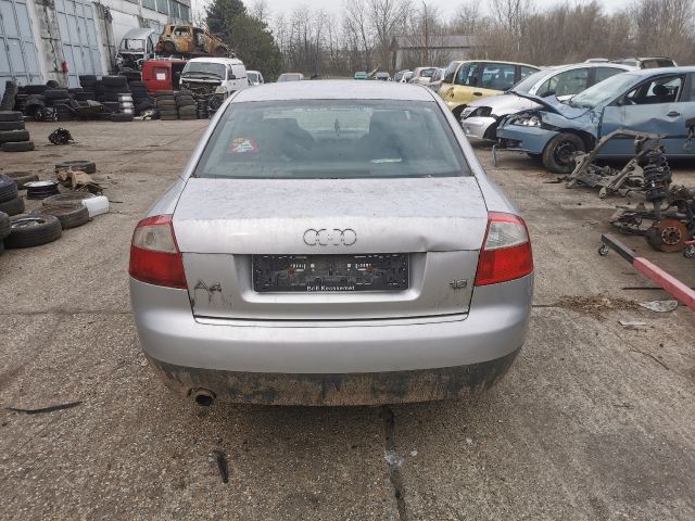 bontott AUDI A4 B6 Csomagtérajtó (Részeivel)