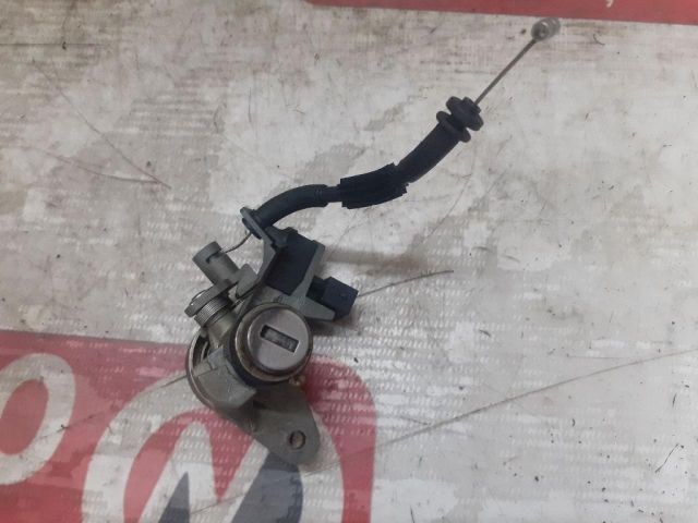 bontott AUDI A4 B6 Csomagtérajtó Zárbetét