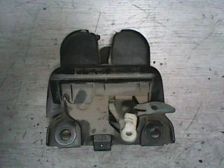 bontott AUDI A4 B6 Csomagtérajtó Zárbetét