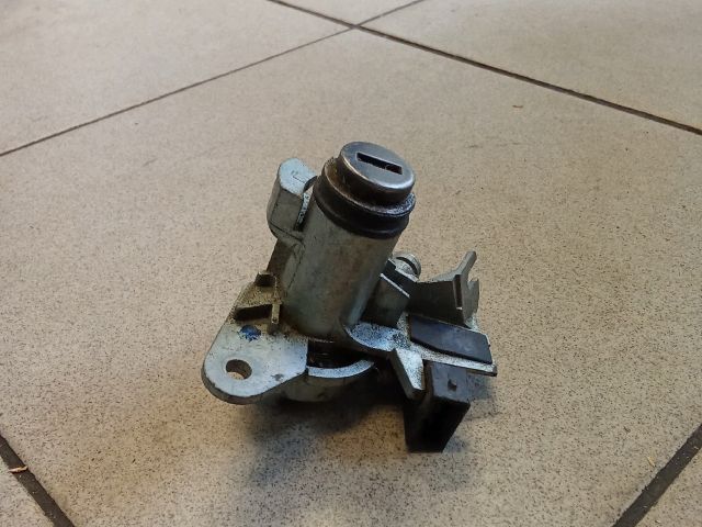 bontott AUDI A4 B6 Csomagtérajtó Zárszerkezet