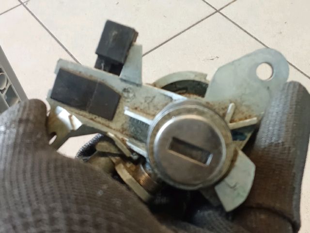 bontott AUDI A4 B6 Csomagtérajtó Zárszerkezet