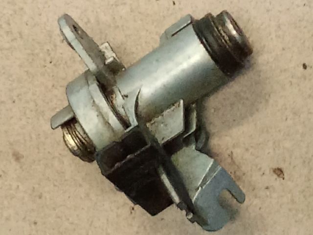 bontott AUDI A4 B6 Csomagtérajtó Zárszerkezet