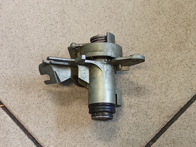 bontott AUDI A4 B6 Csomagtérajtó Zárszerkezet