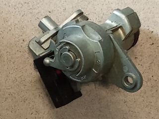 bontott AUDI A4 B6 Csomagtérajtó Zárszerkezet