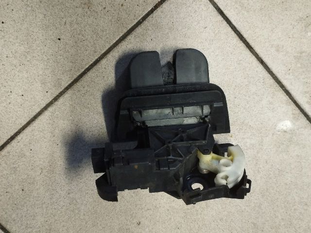 bontott AUDI A4 B6 Csomagtérajtó Zárszerkezet