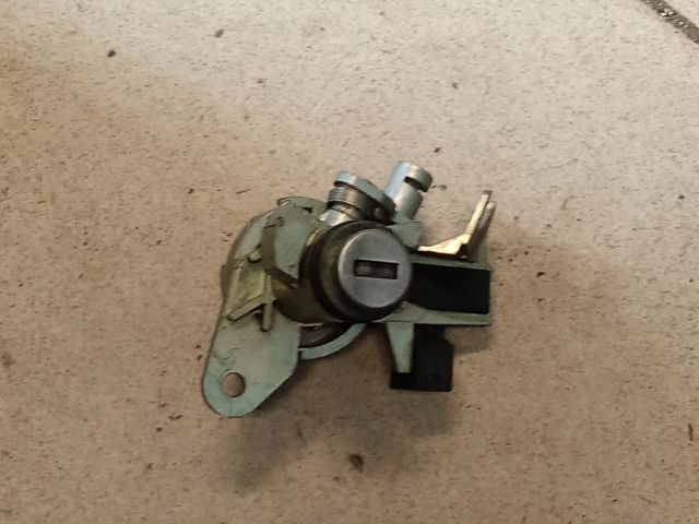 bontott AUDI A4 B6 Csomagtérajtó Zárszerkezet