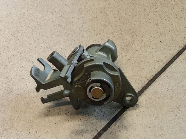 bontott AUDI A4 B6 Csomagtérajtó Zárszerkezet