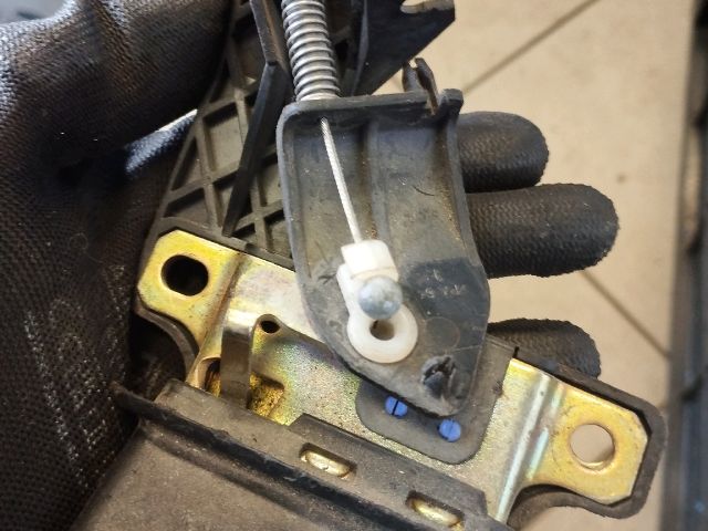 bontott AUDI A4 B6 Csomagtérajtó Zárszerkezet