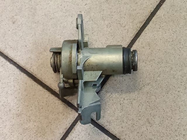 bontott AUDI A4 B6 Csomagtérajtó Zárszerkezet