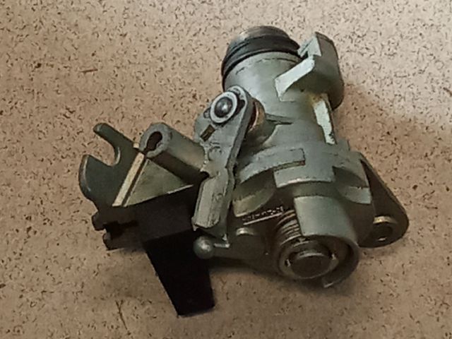 bontott AUDI A4 B6 Csomagtérajtó Zárszerkezet