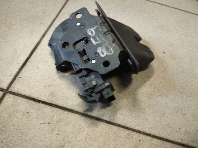 bontott AUDI A4 B6 Csomagtérajtó Zárszerkezet